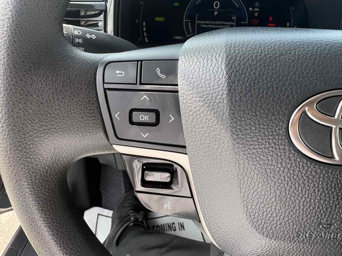 Used 2026 Toyota Camry LE FWD image 25