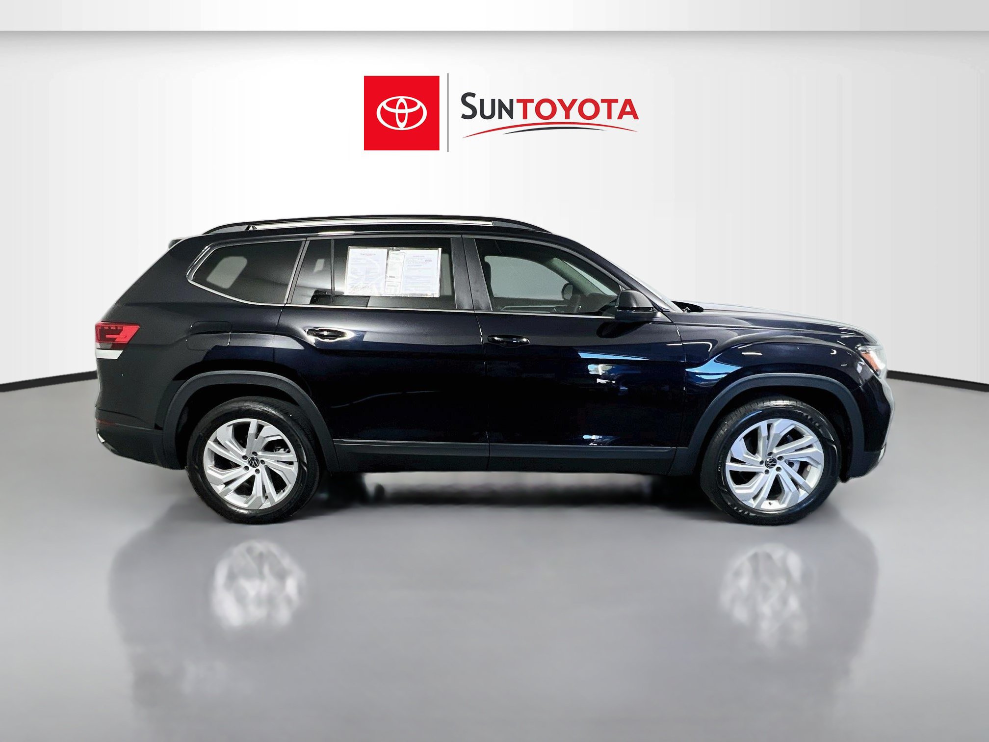 Used 2023 Volkswagen Atlas SE FWD image 2