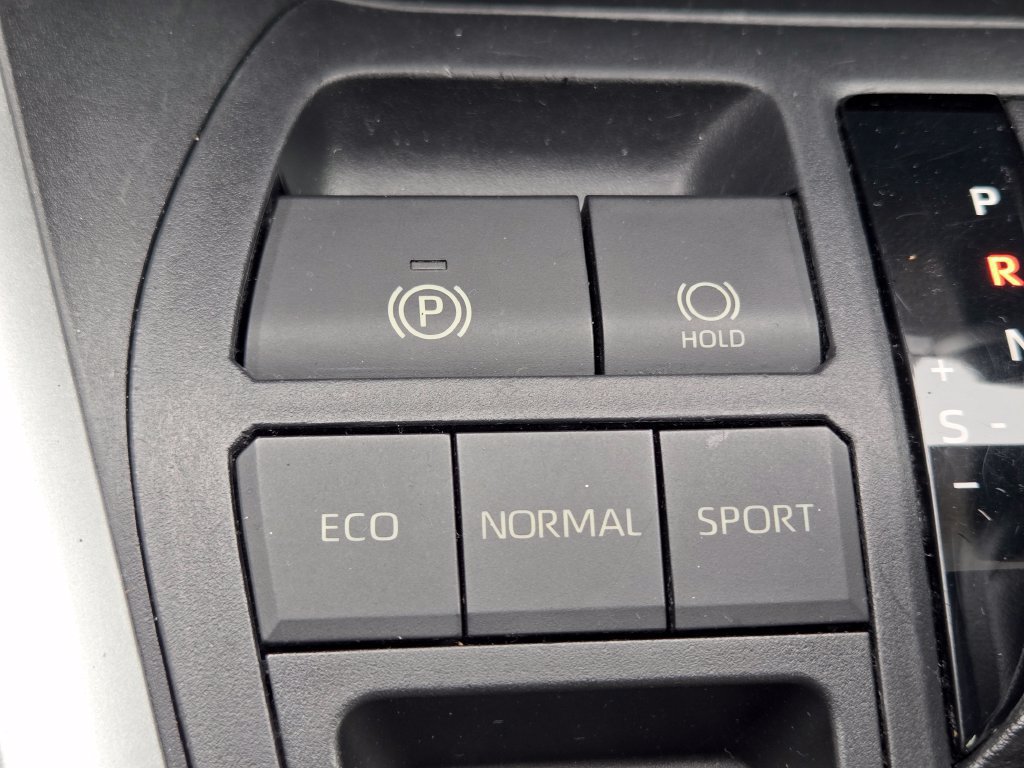 Used 2019 Toyota RAV4 XLE w/ Convenience Package FWD image 11