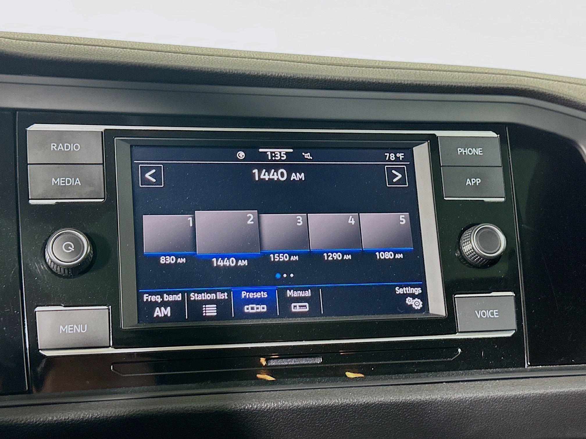 Used 2024 Volkswagen Jetta SE image 19