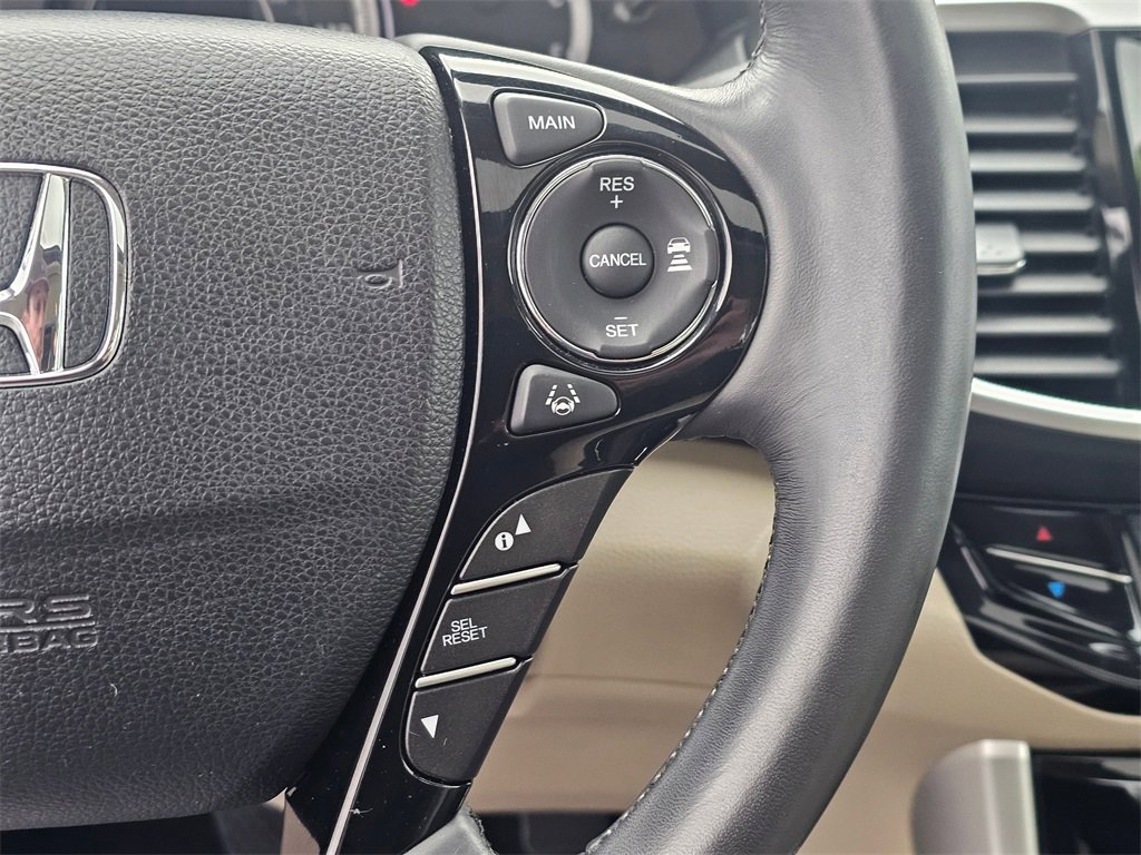Used 2016 Honda Accord Touring image 25