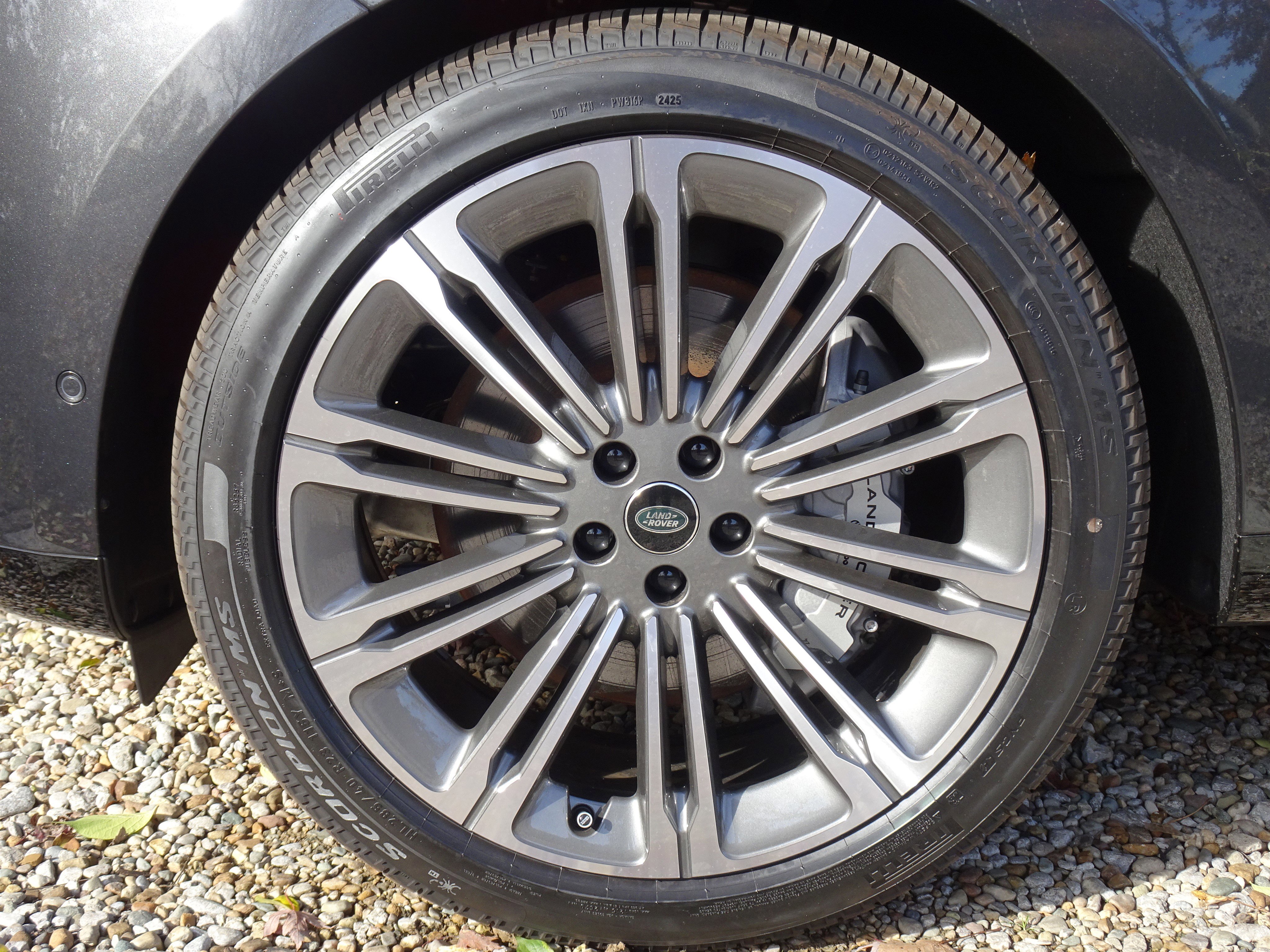 New 2025 Land Rover Range Rover SE image 31