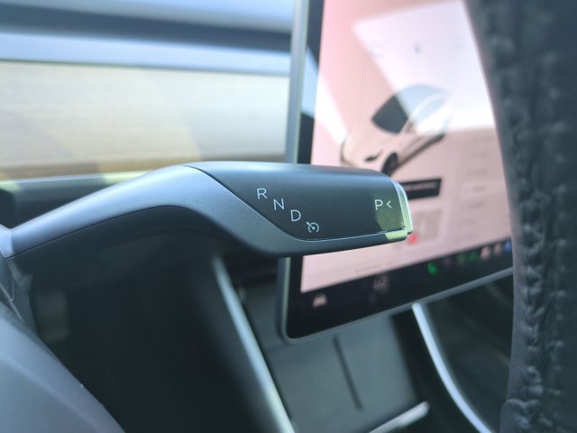 Used 2020 Tesla Model 3 Standard Range Plus RWD image 12
