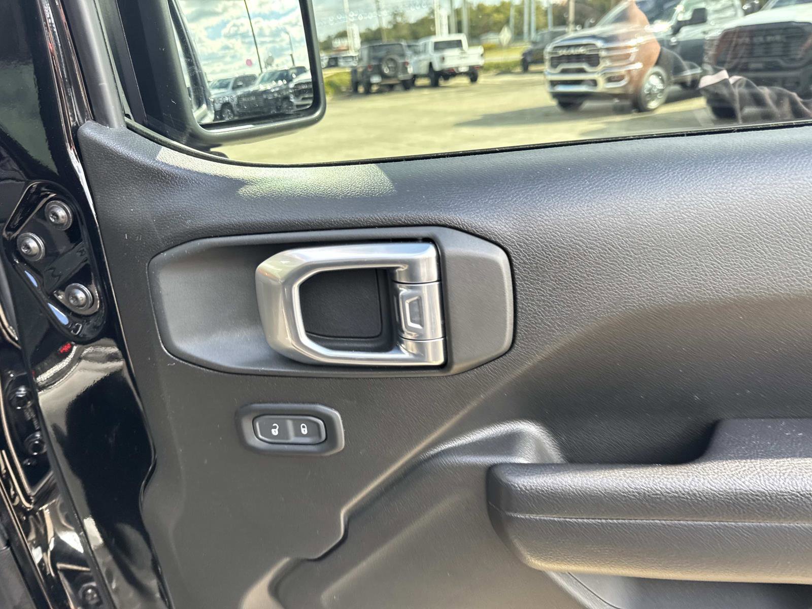 Used 2024 Jeep Gladiator Mojave w/ Convenience Group image 14