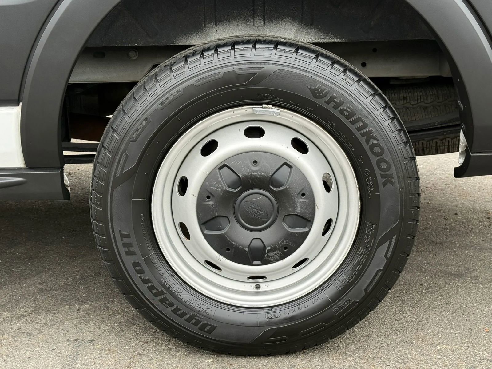 Used 2019 Ford Transit 250 130 Medium Roof RWD image 13
