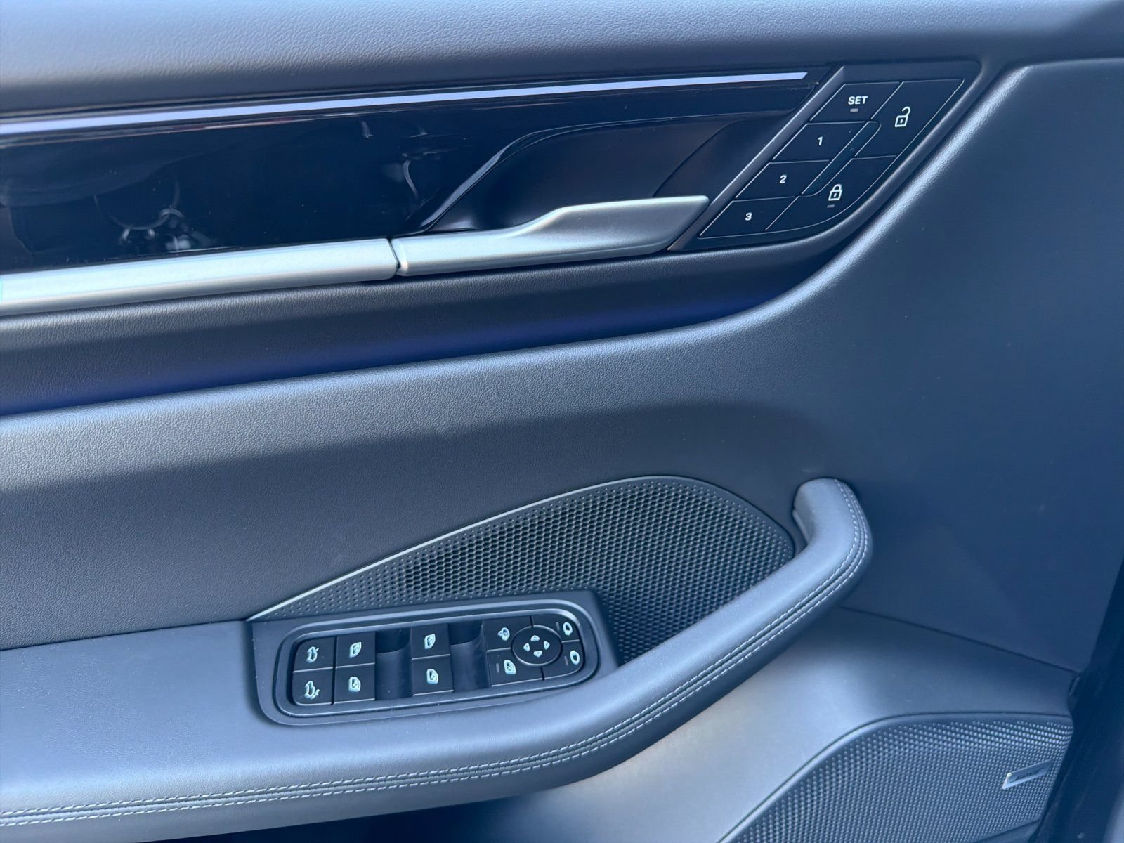 New 2026 Porsche Macan 4 Electric AWD/4WD image 12