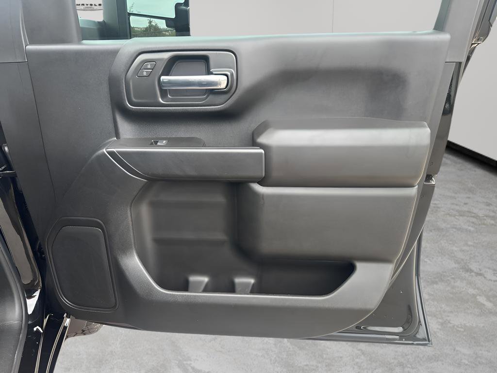 Used 2025 Chevrolet Silverado 2500 Custom w/ Custom Value Package image 12