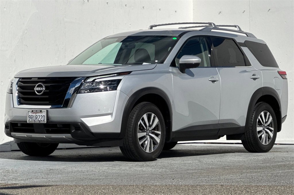 Certified 2024 Nissan Pathfinder SL image 9
