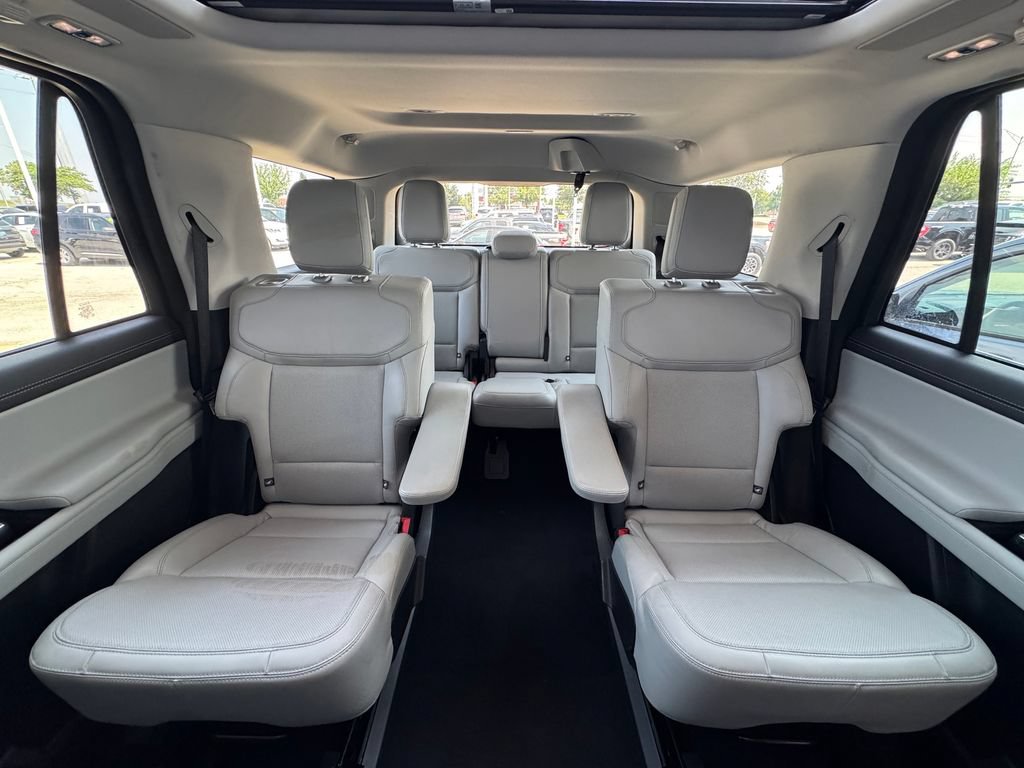 Used 2025 Ford Expedition Platinum w/ Driver's Package AWD/4WD image 29