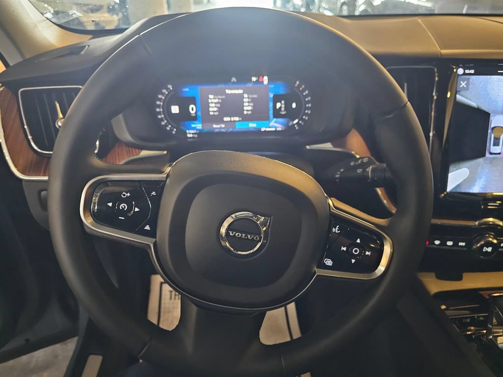 Certified 2023 Volvo XC60 B5 Plus w/ Climate Package AWD/4WD image 18