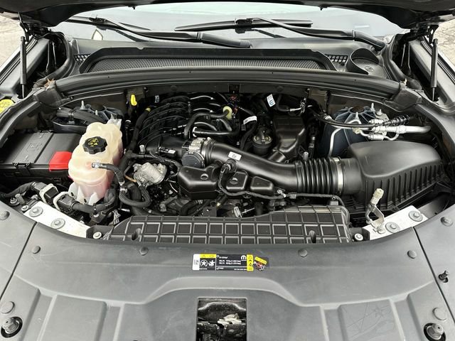 Used 2023 Jeep Grand Cherokee L Laredo image 30