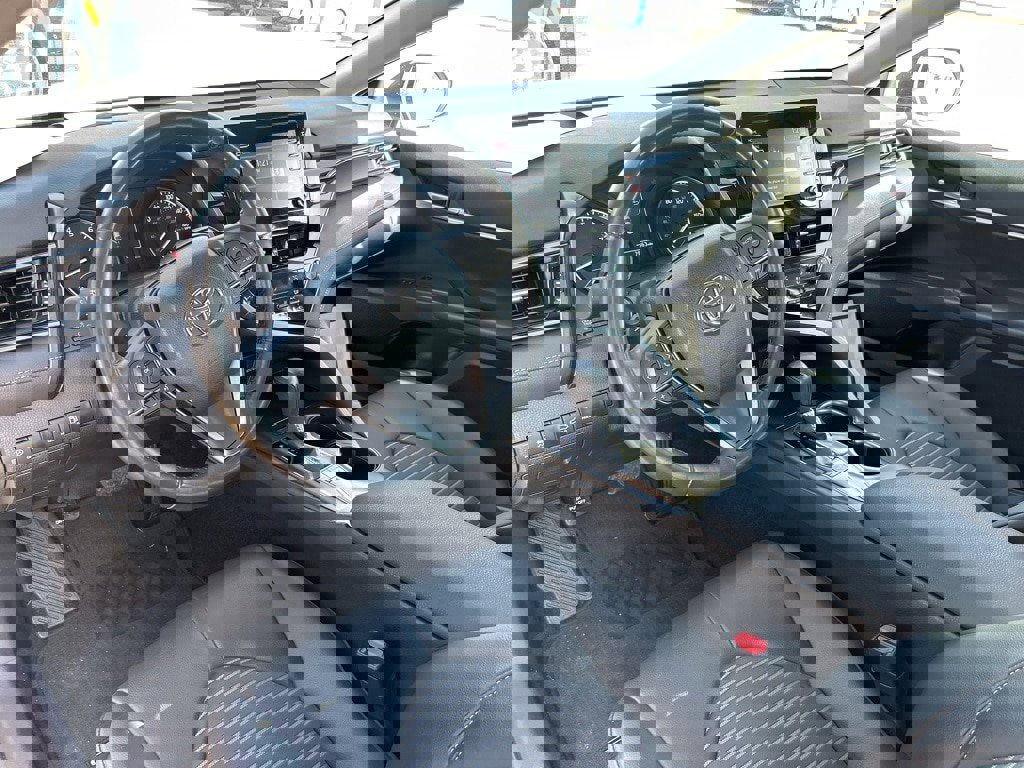 Used 2024 Toyota Camry SE image 19