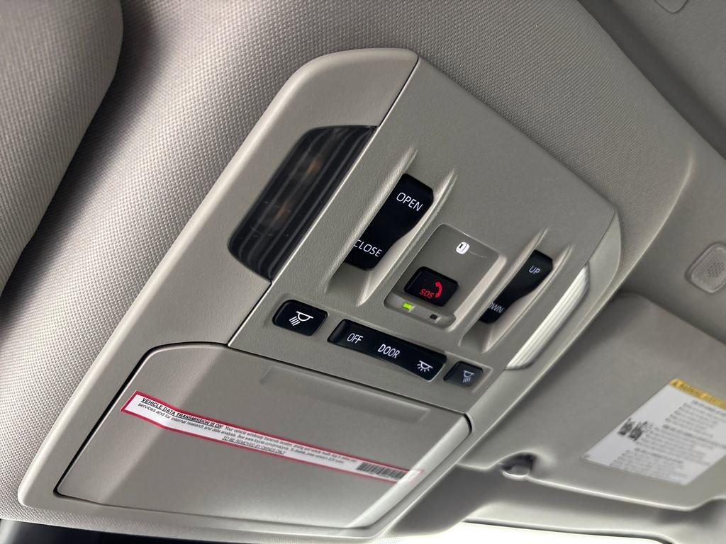 Used 2024 Toyota Highlander XLE image 25