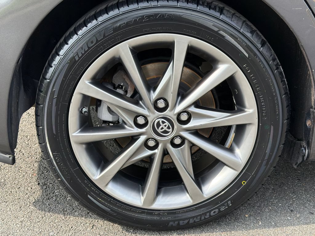 Used 2015 Toyota Prius V Five w/ Advanced Technology Package FWD image 5