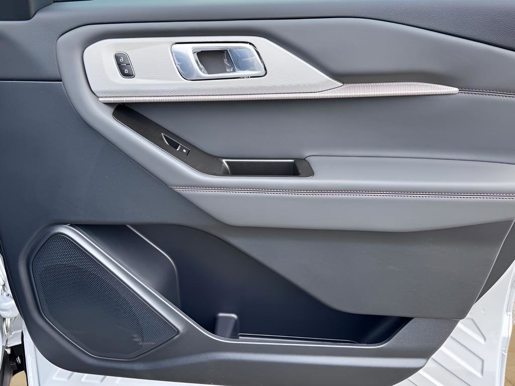 New 2026 Ford Explorer Active w/ Active Comfort Package image 25