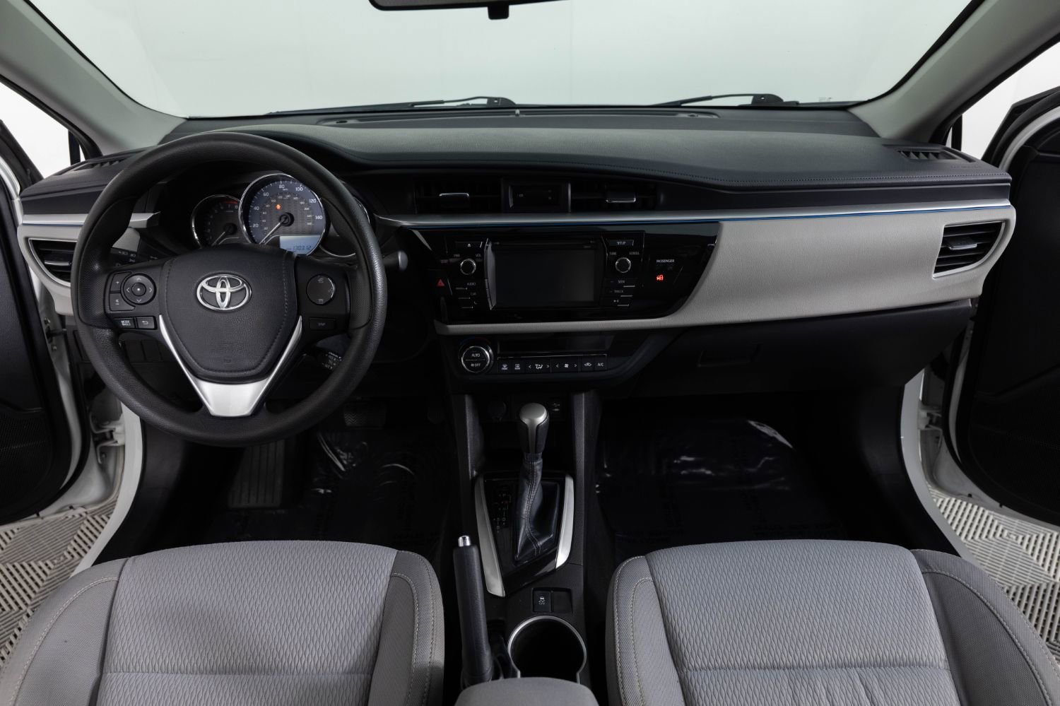 Used 2015 Toyota Corolla LE FWD image 33