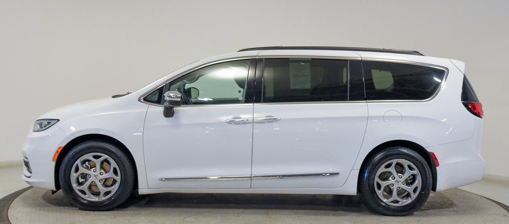Used 2023 Chrysler Pacifica Limited image 8