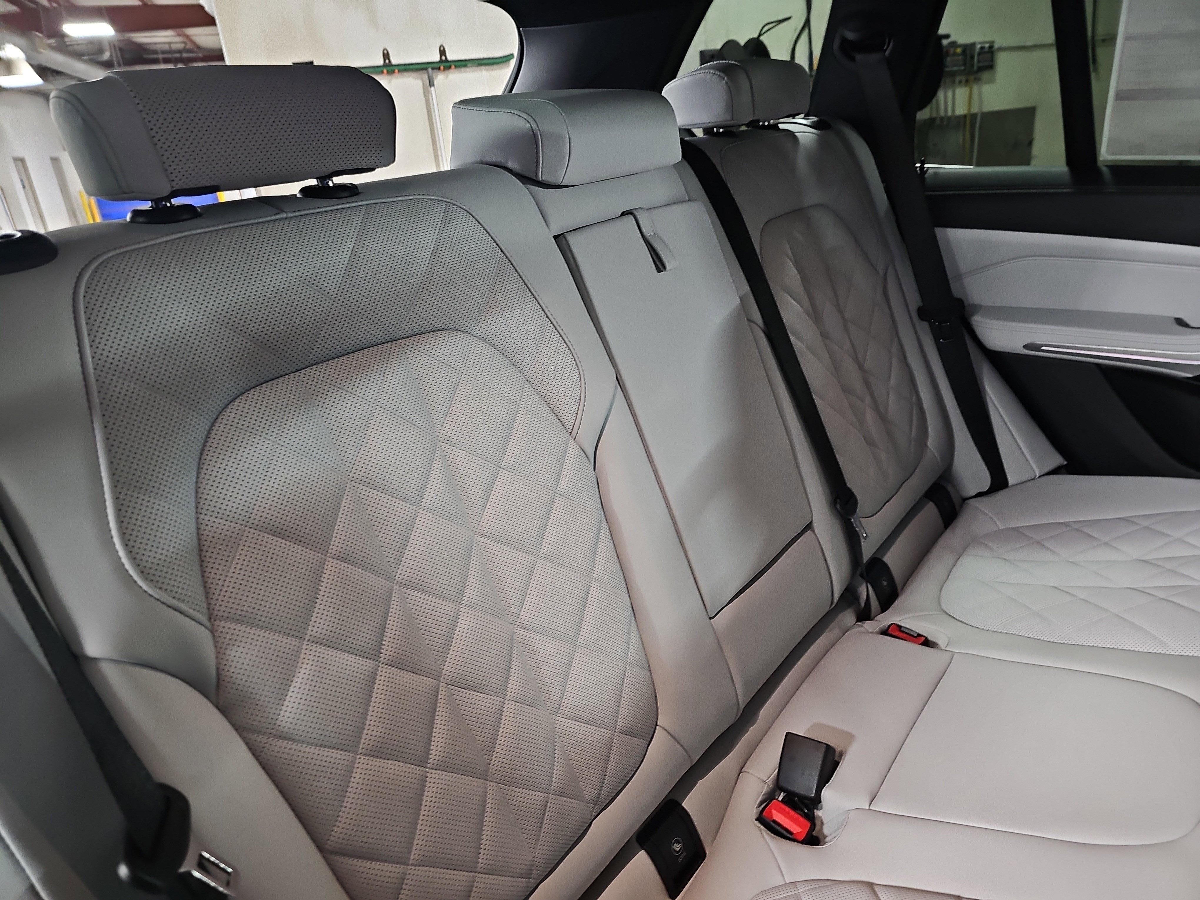 New 2026 BMW X5 xDrive50e w/ Climate Comfort Package AWD/4WD image 12