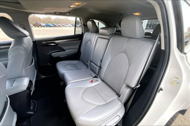 Used 2021 Toyota Highlander Limited image 22