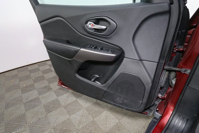 Used 2019 Jeep Cherokee Latitude w/ Cold Weather Group image 35