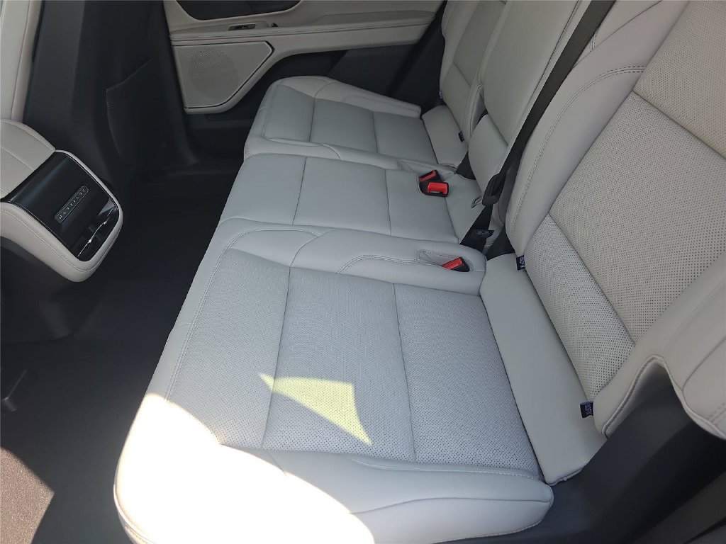 New 2026 Lincoln Nautilus Premier AWD/4WD image 12