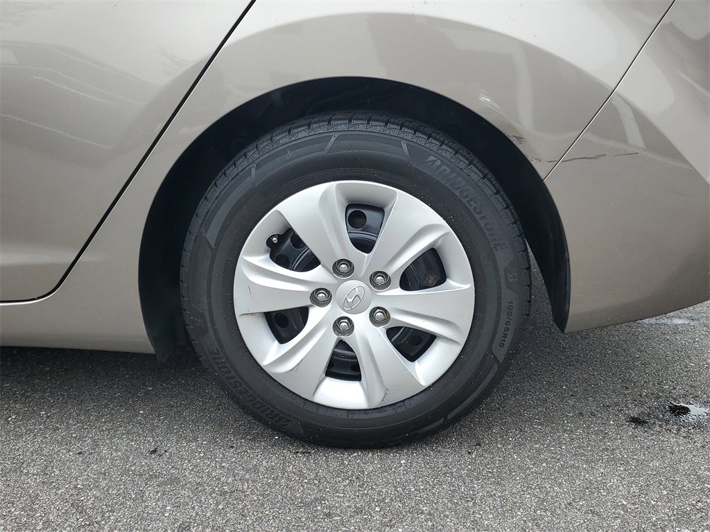 Used 2016 Hyundai Elantra SE image 7