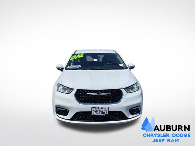 Used 2023 Chrysler Pacifica Touring-L FWD image 2