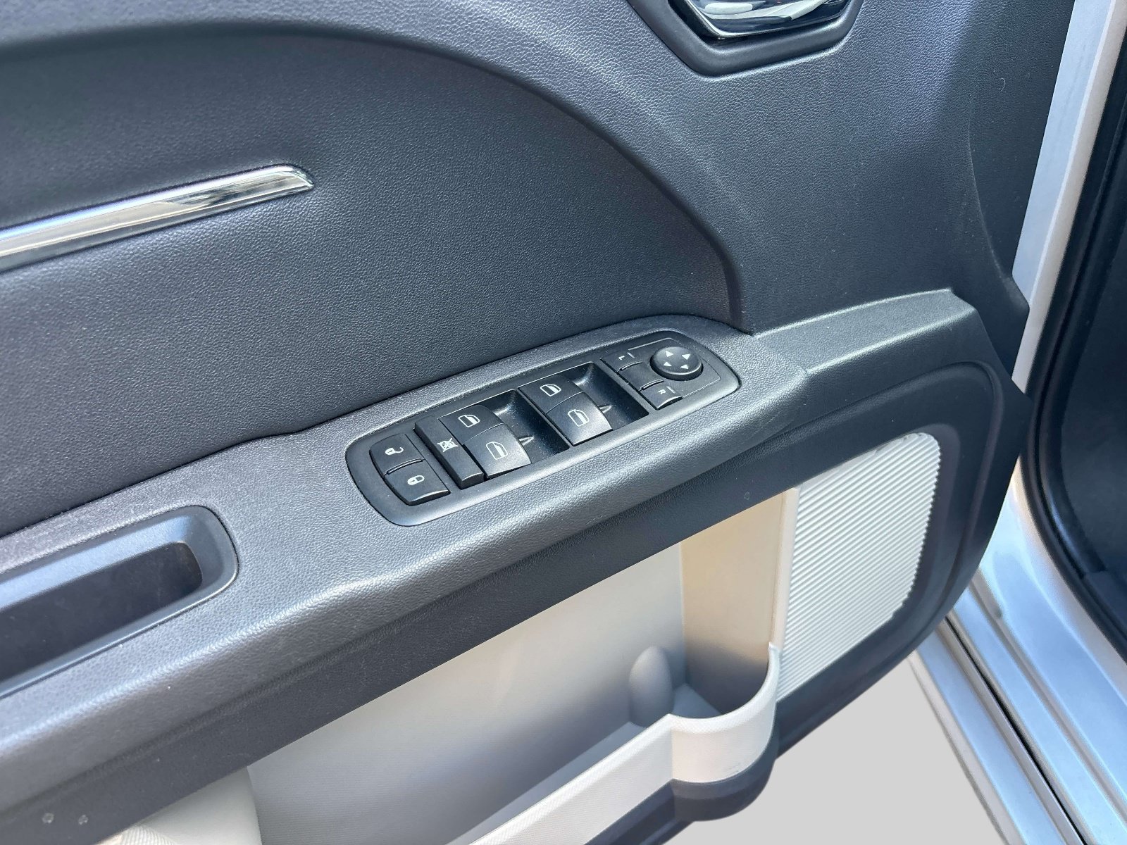 Used 2009 Dodge Journey R/T w/ Rear Seat Video Group FWD image 20