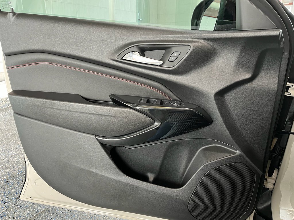 New 2026 Chevrolet Trax RS w/ Sunroof Package FWD image 27