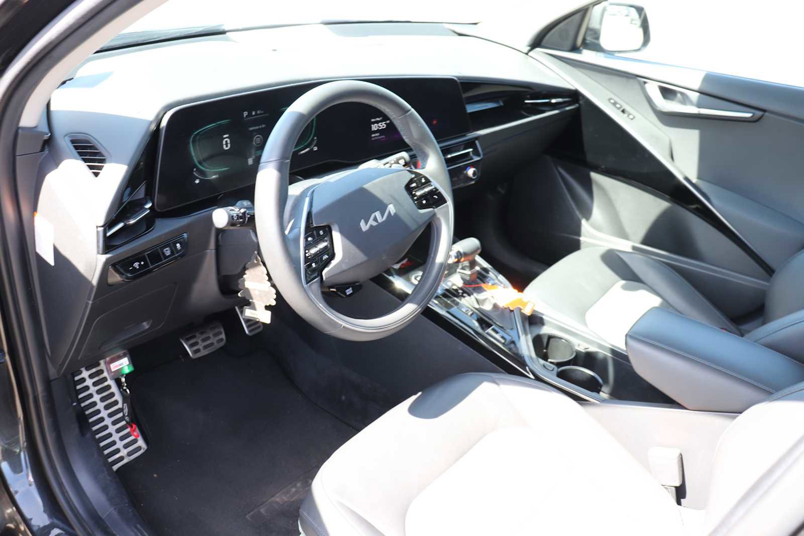 Used 2023 Kia Niro EX Touring FWD image 10