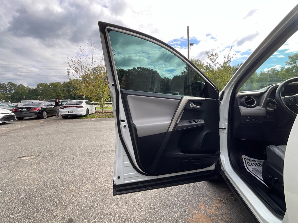 Used 2015 Toyota RAV4 Limited image 37
