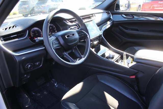 Used 2023 Jeep Grand Cherokee Altitude image 3