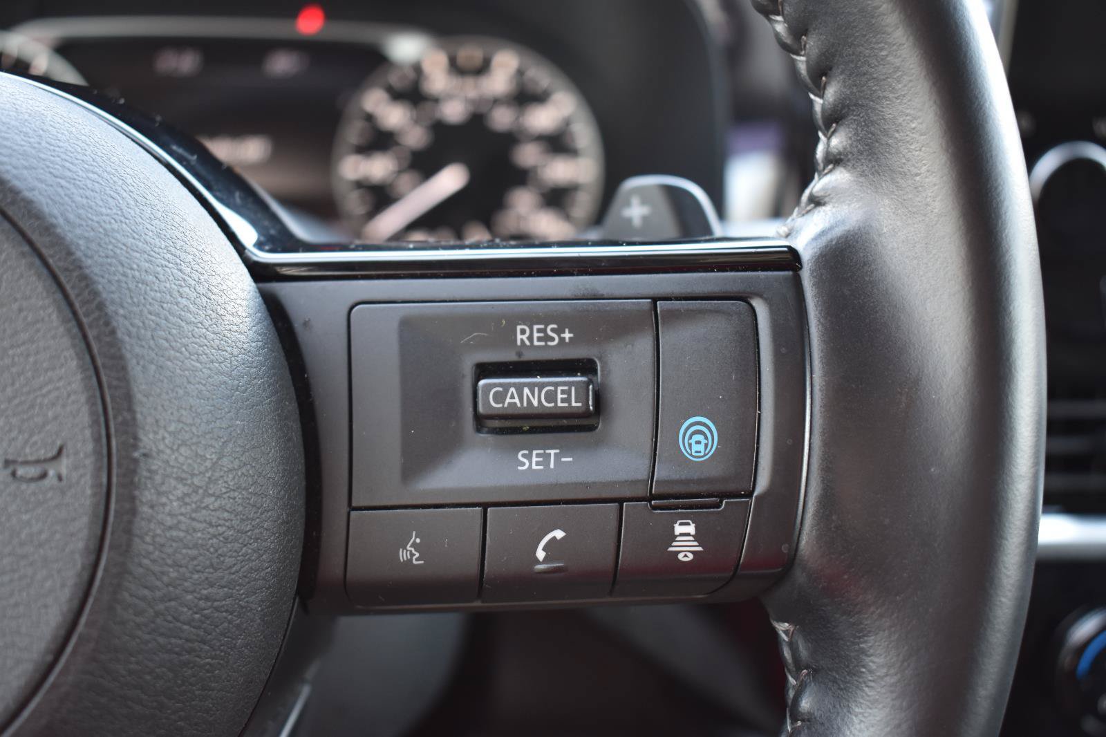 Used 2024 Nissan Pathfinder SL FWD image 36