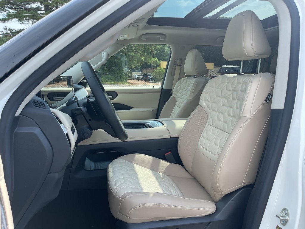 New 2025 Nissan Armada Platinum image 17