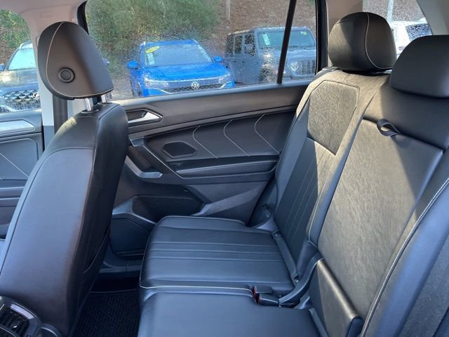 Used 2022 Volkswagen Tiguan SE w/ Panoramic Sunroof Package image 14