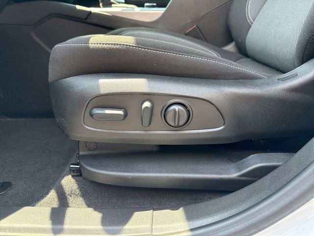 Used 2025 Chevrolet Blazer LT w/ Convenience Package image 9