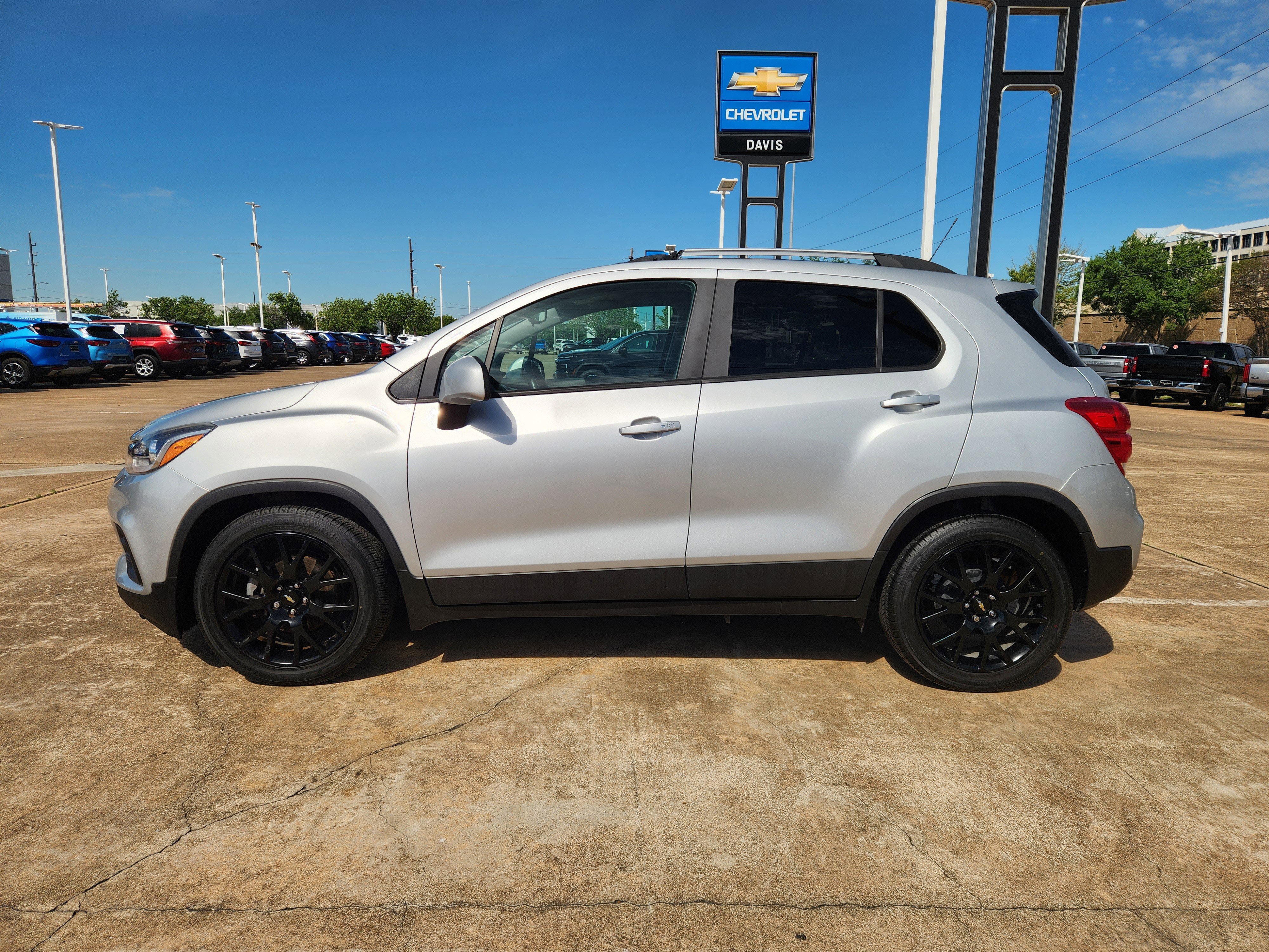 Used 2022 Chevrolet Trax LT w/ Sport Edition image 5