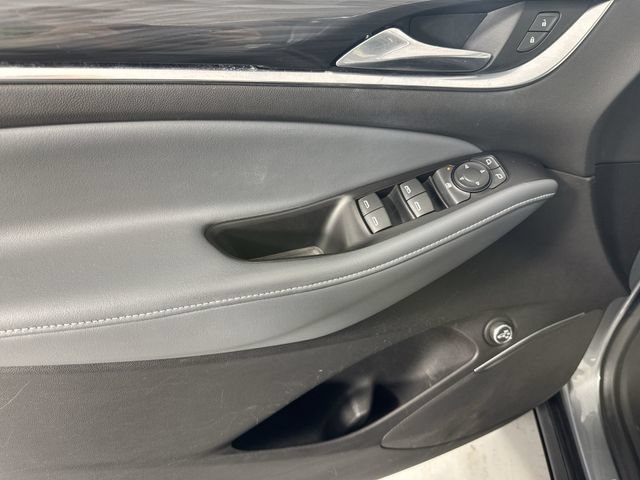 Used 2018 Buick Enclave Essence AWD/4WD image 21