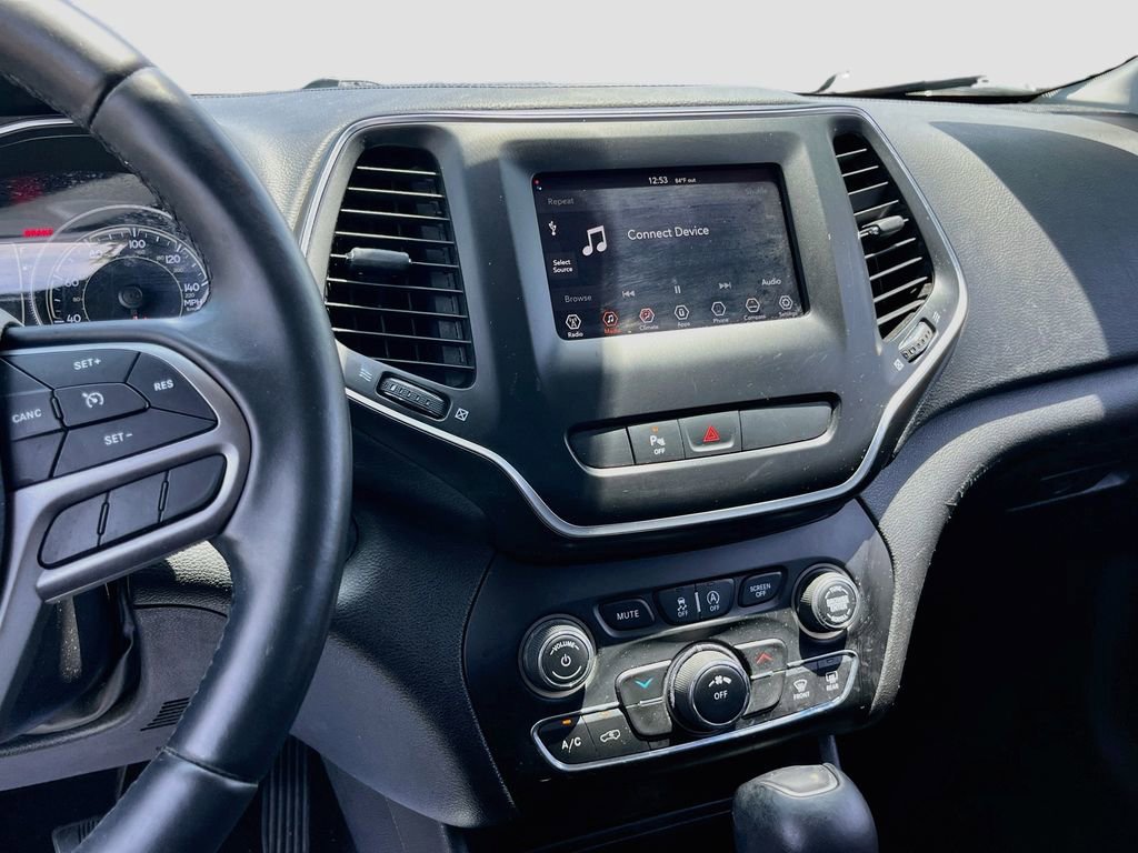Used 2019 Jeep Cherokee Latitude Plus FWD image 14