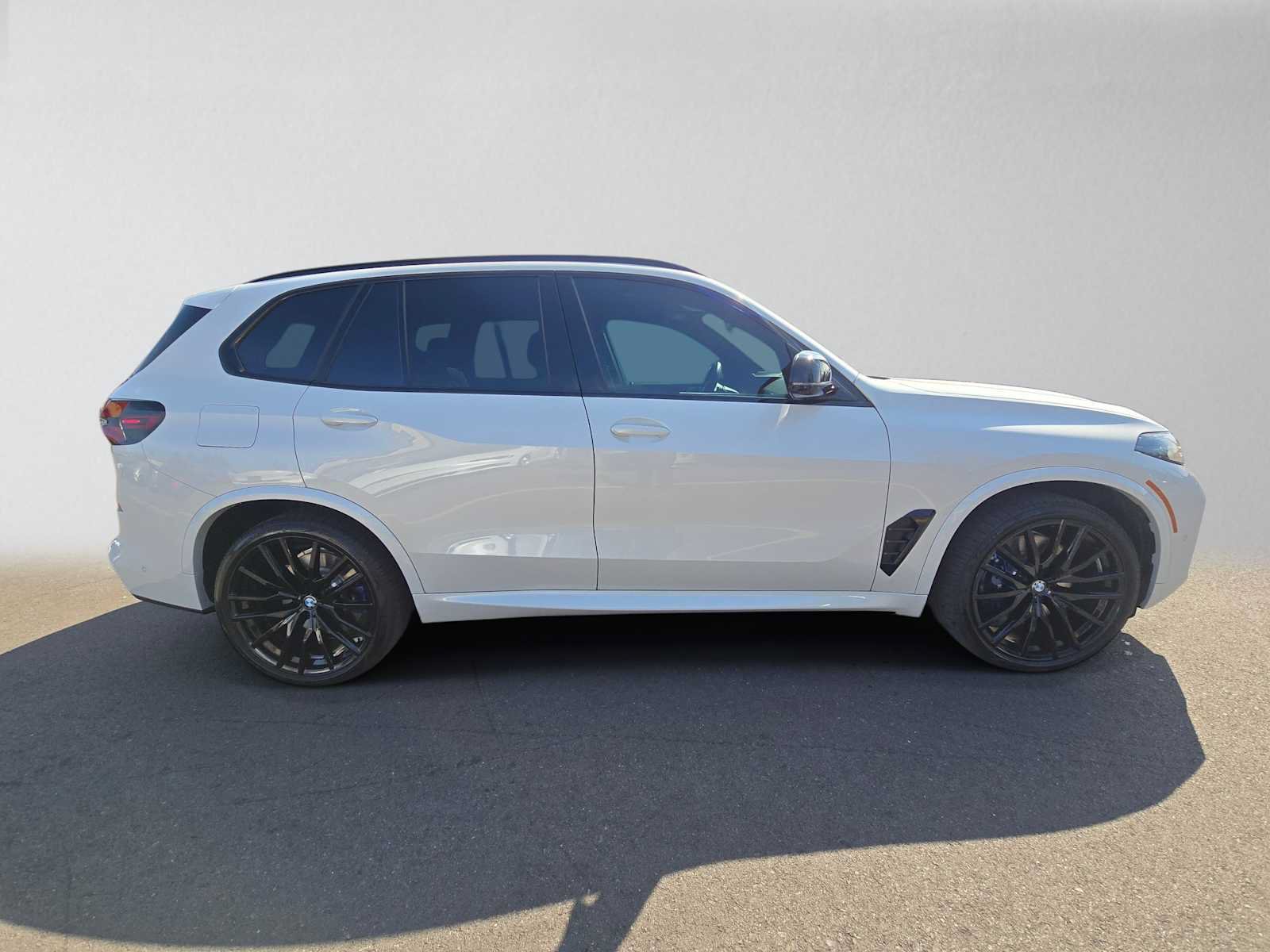 Used 2024 BMW X5 M60i w/ Climate Comfort Package AWD/4WD image 2