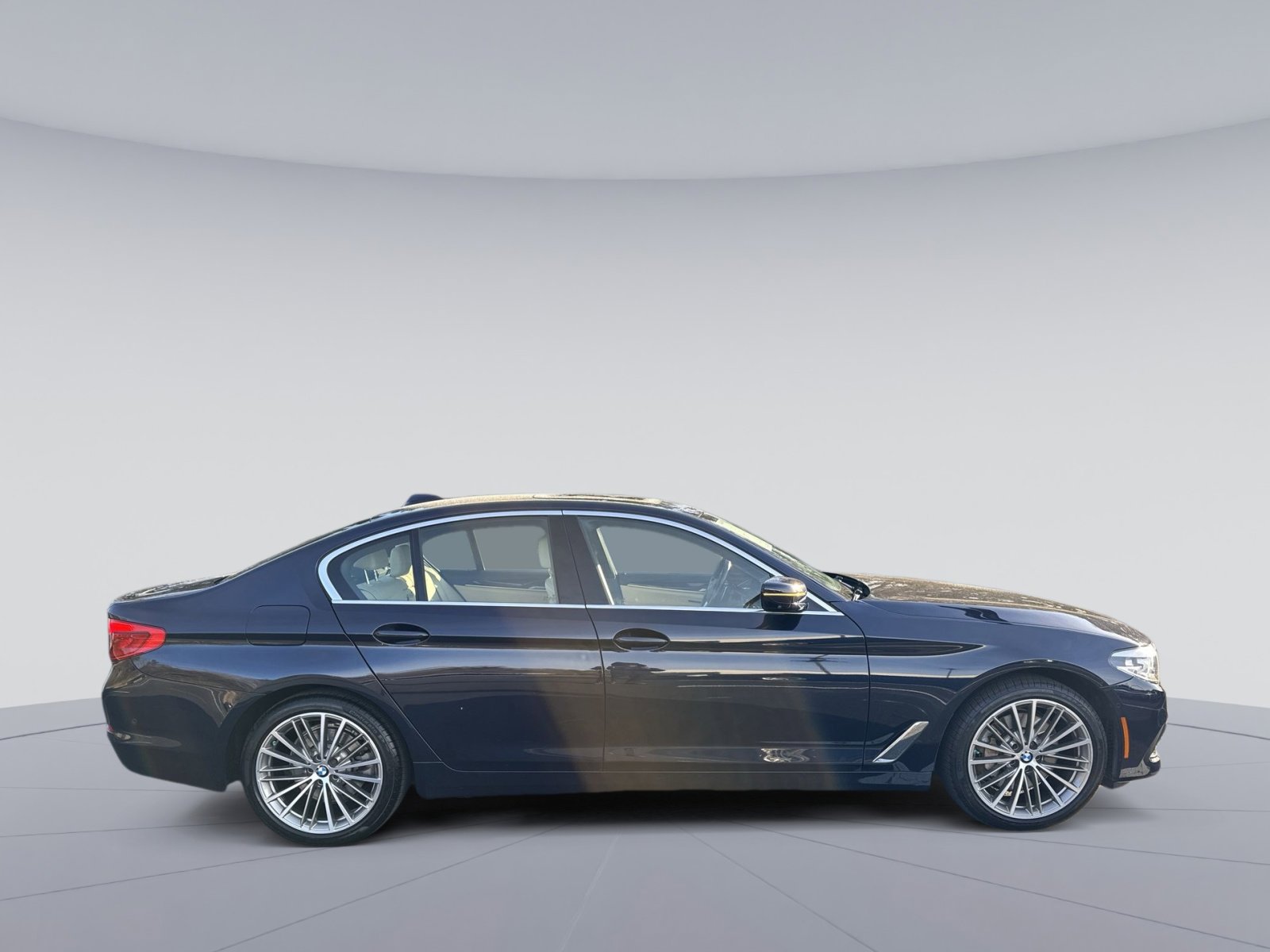 Used 2020 BMW 530e xDrive w/ Premium Package image 34