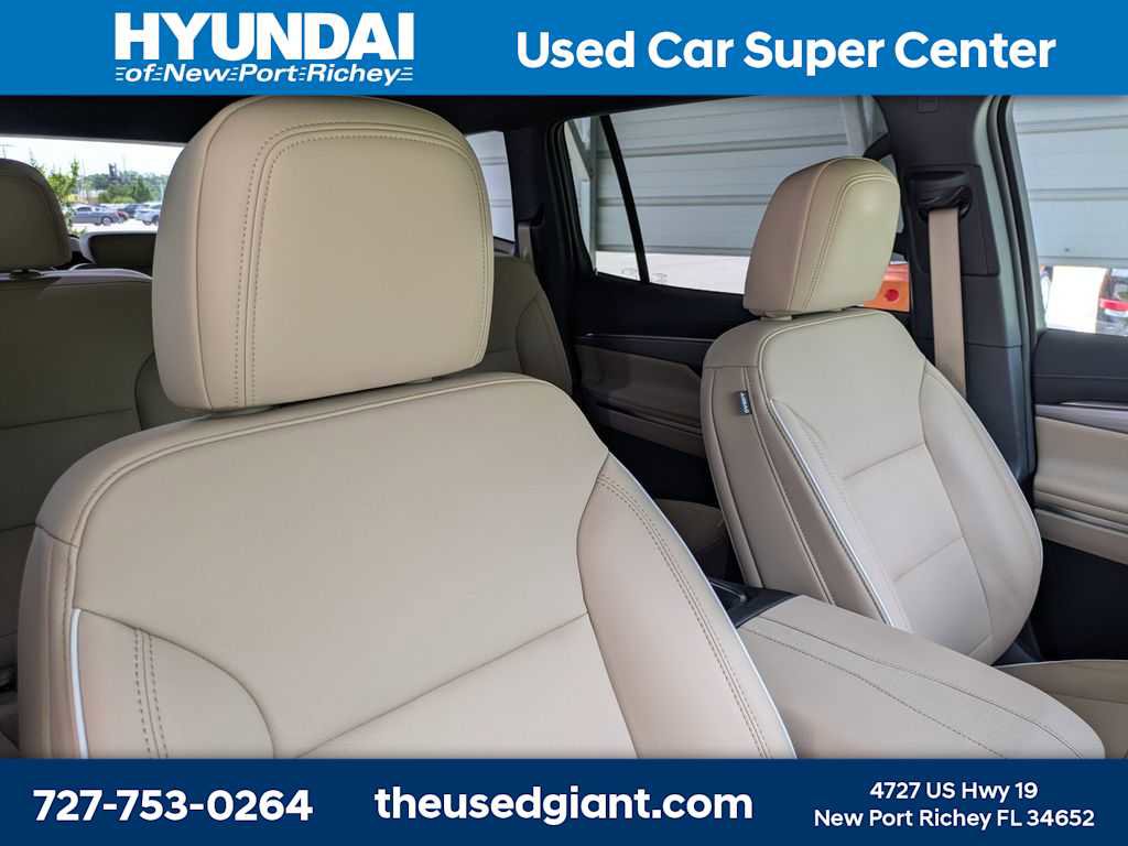 Used 2025 Buick Enclave Preferred w/ Power Package FWD image 6