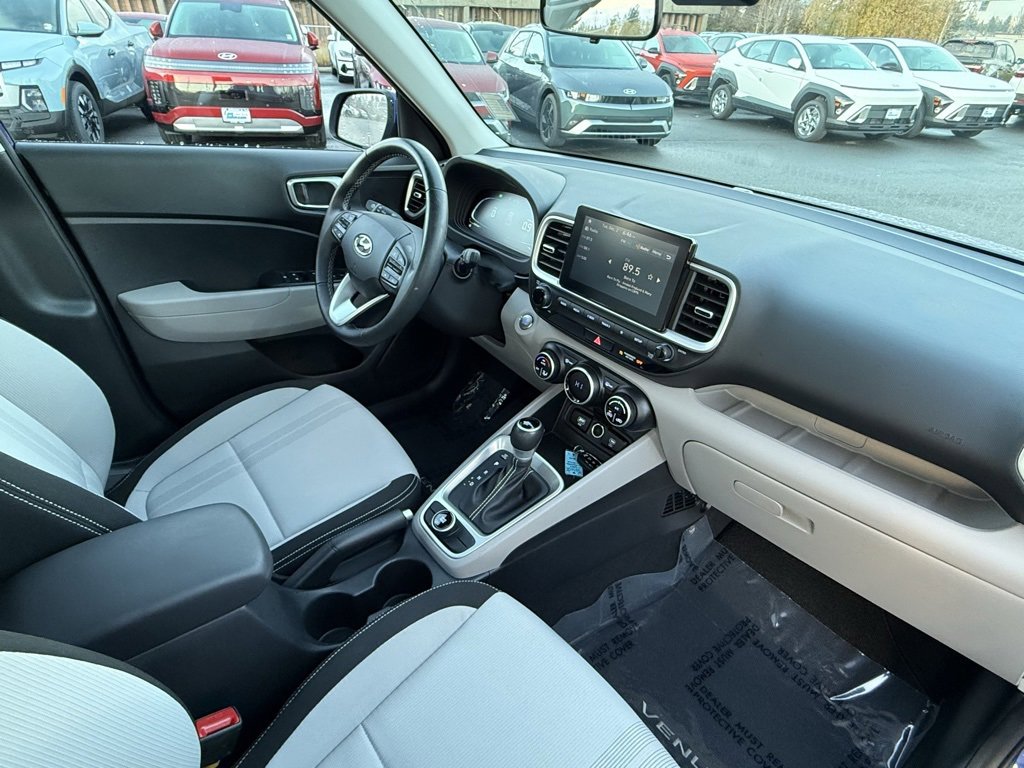 Used 2024 Hyundai Venue SEL image 19