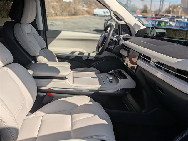 Used 2025 Lincoln Navigator Reserve image 41