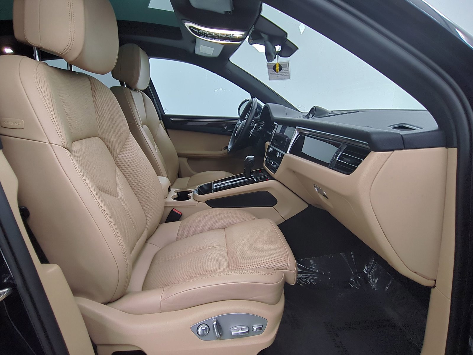 Certified 2023 Porsche Macan Turbo image 26