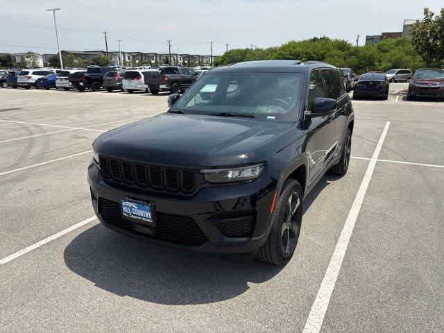 Used 2023 Jeep Grand Cherokee Altitude RWD image 1