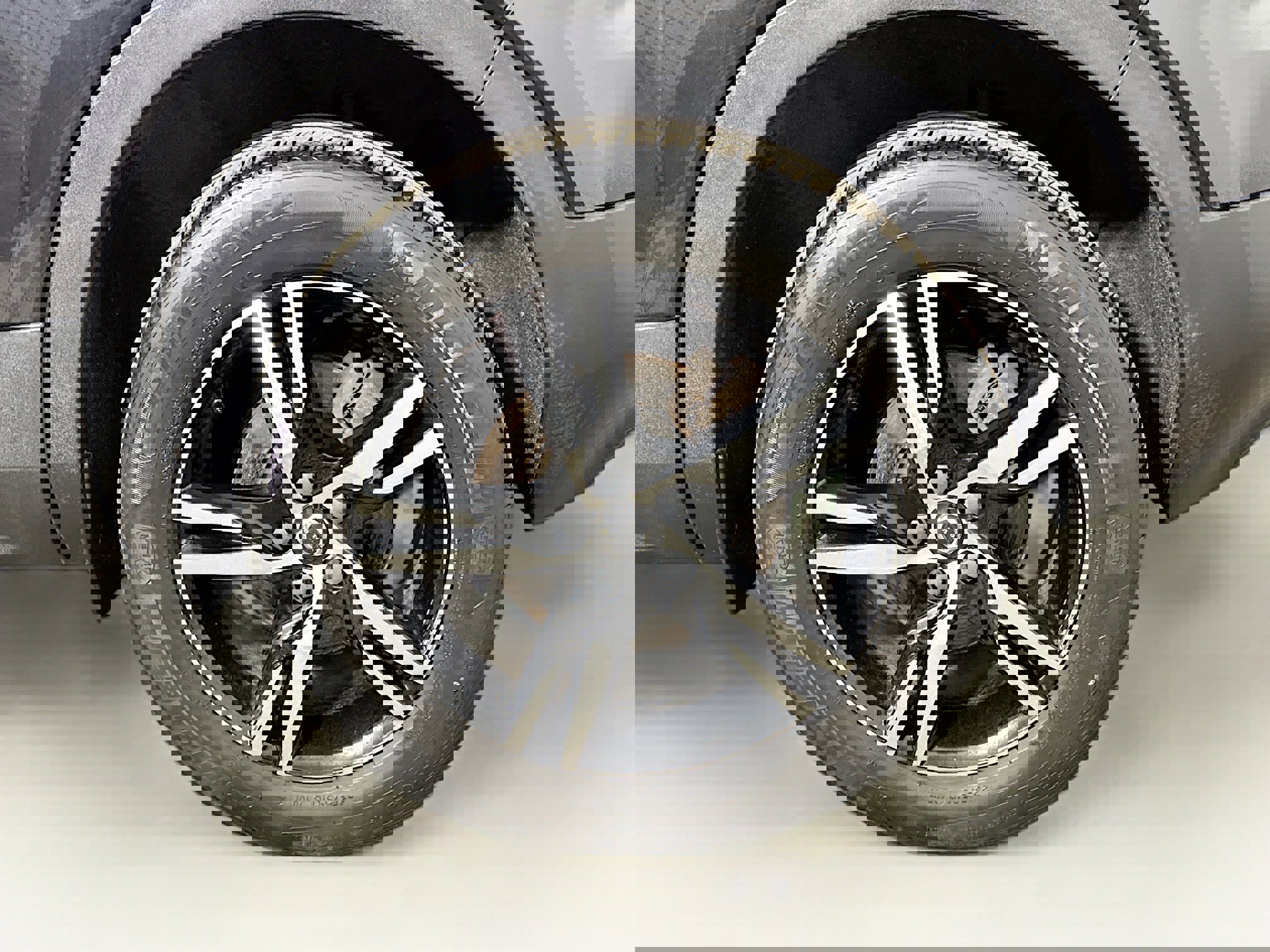 Used 2023 Volvo XC40 B5 Plus image 29