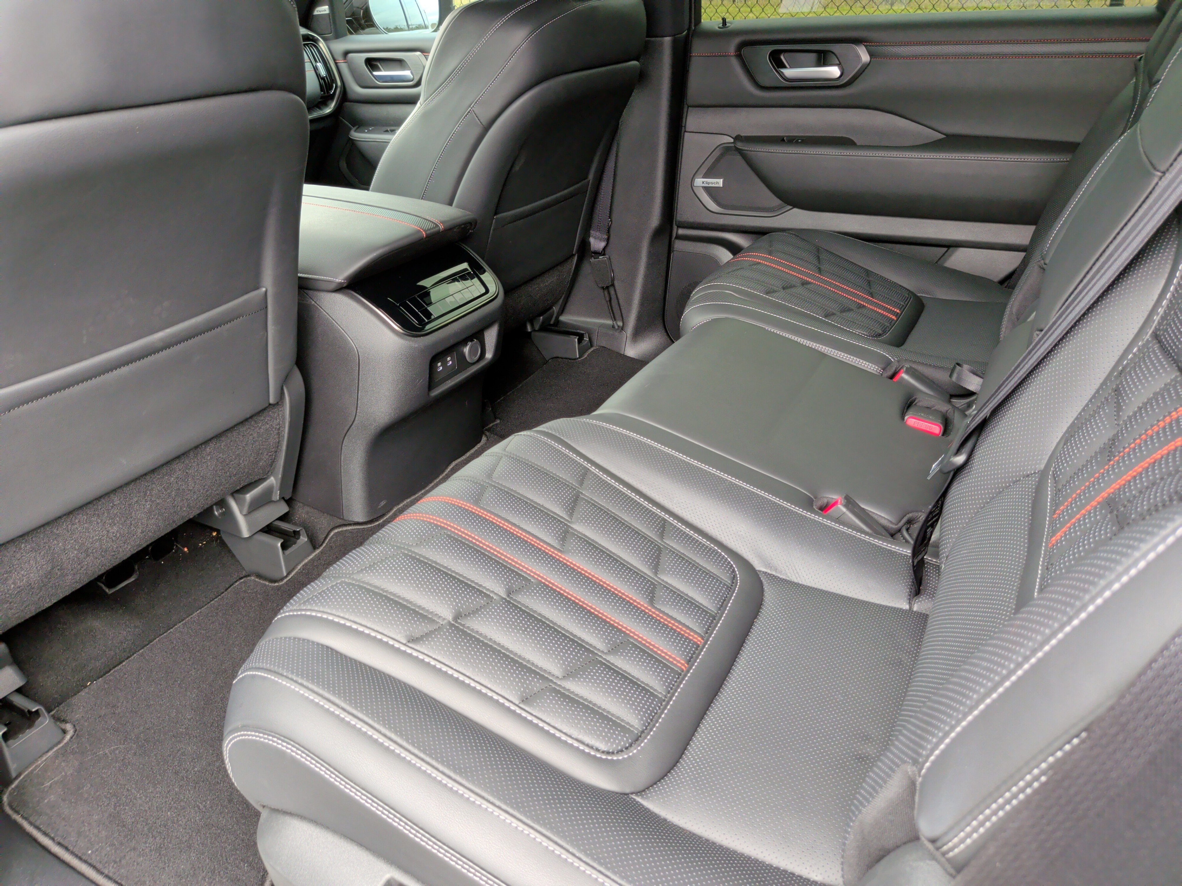 Used 2025 Nissan Armada PRO-4X w/ Pro-4X Premium Package image 34