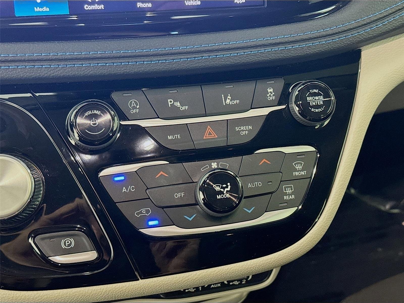 Used 2021 Chrysler Pacifica Touring FWD image 17