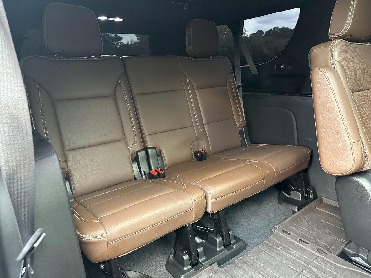 Used 2021 Chevrolet Suburban High Country image 32